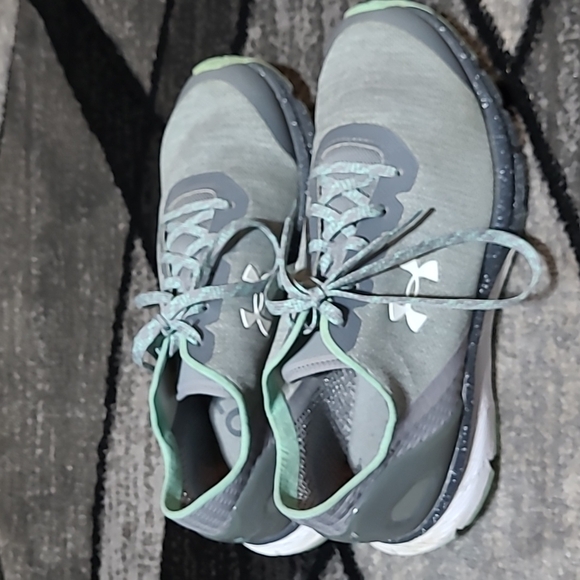 UNDER ARMOUR CHARGED RUNNING SHOES PRICE FIRM - Picture 12 of 13